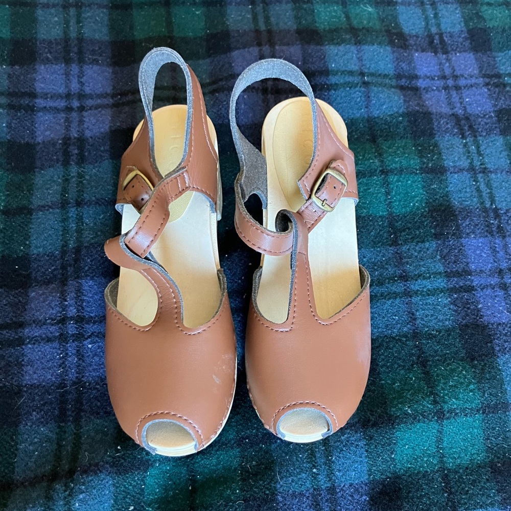 Nicora Vegan T-strap clogs 🌱 Sz 37 SOLD OUT